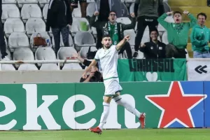 Την κοίταξε στα μάτια, πήρε ισοπαλία (φώτος)