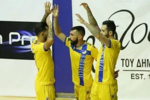 Οχτάρα του ΑΠΟΕΛ στην ΑΕΛ! (φώτος)