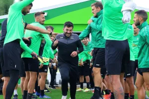 Οι... ξεχωριστές ευχές στον Χριστοφόρου (φώτος)