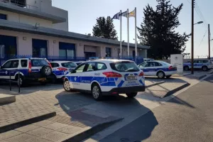 Πάφος: Οδηγός βγήκε σε πεζοδρόμιο κτύπησε 3 αυτοκίνητα-Έφυγε πεζός