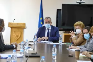 Σε επιφυλακή και η Κύπρος για τη μετάλλαξη «Όμικρον»