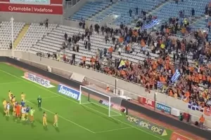 Νότια σε παίκτες: "ΑΠΟΕΛ Θρύλος πρωτάθλημα!" (βίντεο)