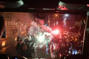 Με συνοδεία από οπαδούς η αποστολή!