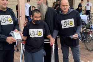"Ποδηλατώ για τα παιδιά της Αφρικής" με Τιμούρ και παίκτες (φώτος)