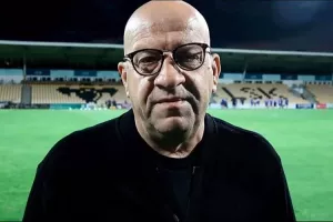 Στους τοίχους/Κούμας