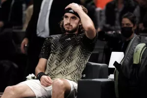 Αποσύρθηκε από το ATP Finals ο Τσιτσιπάς