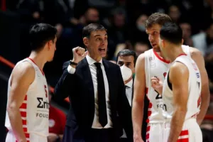 Με Ερυθρό Αστέρα για το τρίτο σερί διπλό