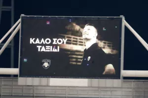 Όλη η ποδοσφαιρική ΑΕΚ αφιέρωσε τη νίκη στον Γέλοβατς