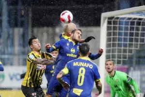 "Πνίγηκε" στη βροχή η ΑΕΚ…