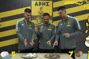 Μονομαχία... Μελομακάρονα Vs Kουραμπιέδες (βίντεο)