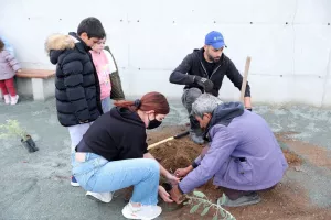 ΦΩΤΟΣ/Πήραν τις τσάπες στην Ομόνοια!