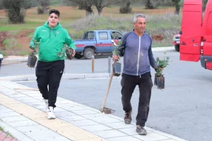 ΦΩΤΟΣ/Πήραν τις τσάπες στην Ομόνοια!