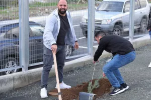 ΦΩΤΟΣ/Πήραν τις τσάπες στην Ομόνοια!