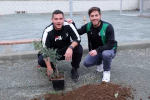 ΦΩΤΟΣ/Πήραν τις τσάπες στην Ομόνοια!