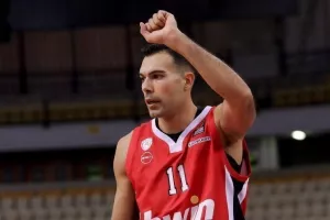 Χωρίς Σλούκα και Ουόκαπ ο Ολυμπιακός