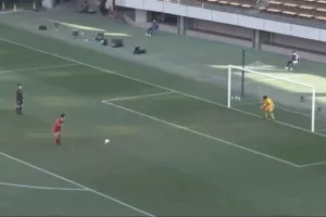 Το πιο αργό πέναλτι EVER! 