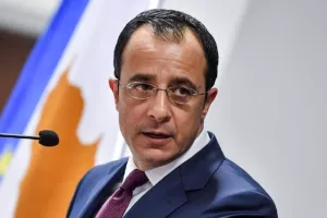 Παρακολουθεί ο Νίκος...