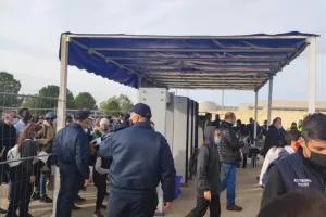Πήγε στο ΓΣΠ με μαχαίρι - Χειρόπεδες σε 43χρονο