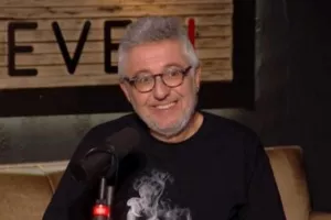 Κόκκινο... στο Στάθη Παναγιωτόπουλο