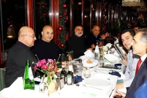 Δείπνο σε ΜΜΕ και... Πρέσβη! (Φώτος)