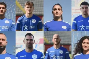 Ποδοσφαιριστές και ποδοσφαιρίστριες δίνουν πάσα στη ζωη! (Βίντεο)