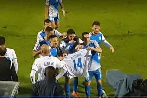(ΒΙΝΤΕΟ) Η αφιέρωση στον Μαλεκκίδη με... λεζάντα