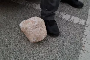 Αυτή η ΠΕΤΡΑ 