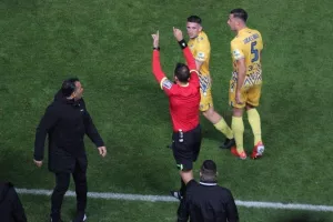Πέναλτι για το ΑΠΟΕΛ, άκυρο μέσω on-field (φώτος)