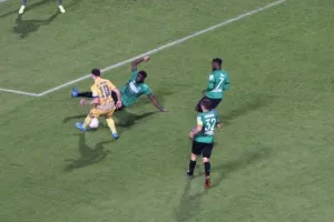 Πέναλτι για το ΑΠΟΕΛ, άκυρο μέσω on-field (φώτος)