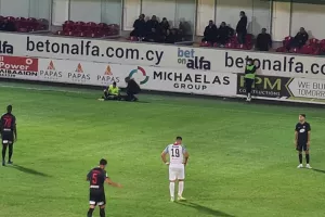 Ολιγόλεπτη διακοπή για τραυματισμό του βοηθού