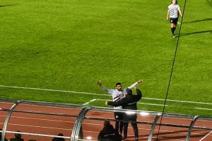ΓΚΟΛ και ζεστή αγκαλιά στον Πανίκο (φώτο)