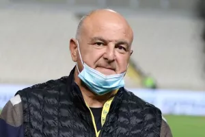 Ο πρόεδρος βγήκε μπροστά!