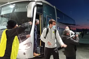 Υποδοχή στην αποστολή οι ΑΕΚτζήδες! (βίντεο/φώτος)