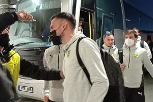 Υποδοχή στην αποστολή οι ΑΕΚτζήδες! (βίντεο/φώτος)