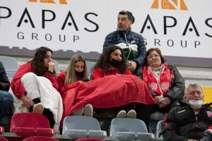 Κρύωσαν τα κορίτσια!