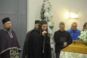 Οδύνη στο τελευταίο "αντίο" στον Στέβαν Γέλοβατς (φωτογραφίες)