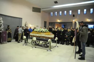 Οδύνη στο τελευταίο "αντίο" στον Στέβαν Γέλοβατς (φωτογραφίες)