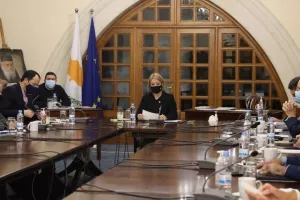 Στις 20:30 οι ανακοινώσεις των νέων μέτρων