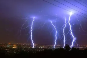 Κτυπά την Κύπρο η Carmel - Συστάσεις από Πολιτική Άμυνα