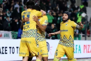 ΑΠΟΕΛ - Ομόνοια: Το καταπληκτικό "αιώνιο" βάφτηκε γαλαζοκίτρινο! (φώτος)