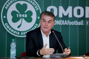 Θρηνεί το χαμό του πατέρα του ο Παπασταύρου