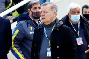 ΑΠΟΕΛ - Ομόνοια: Το καταπληκτικό "αιώνιο" βάφτηκε γαλαζοκίτρινο! (φώτος)