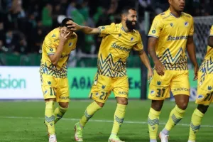 ΑΠΟΕΛ - Ομόνοια: Το καταπληκτικό "αιώνιο" βάφτηκε γαλαζοκίτρινο! (φώτος)