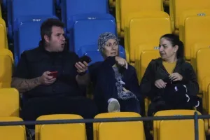 ΦΩΤΟΣ/Ο κόσμος ΑΕΛ-Ομόνοιας στο Τσίρειο