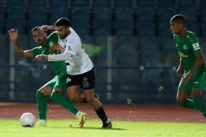 Άρης - ΠΑΕΕΚ: Χαμόγελα από τη μια, χαμένο έδαφος από την άλλη...