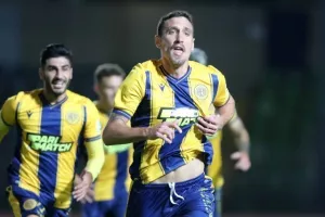 ΑΕΛ-Ολυμπιακός: Ξέσπασαν οι «Λέοντες»! (φώτος)