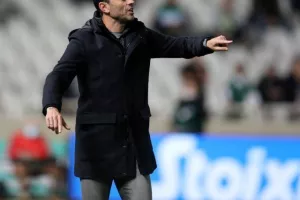 Ομόνοια-ΑΕΚ: "Έσπασαν καρδιές" και το... μοίρασαν στο ΓΣΠ (φώτος)