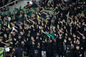Ομόνοια-ΑΕΚ: "Έσπασαν καρδιές" και το... μοίρασαν στο ΓΣΠ (φώτος)