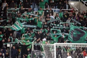 Ομόνοια-ΑΕΚ: "Έσπασαν καρδιές" και το... μοίρασαν στο ΓΣΠ (φώτος)