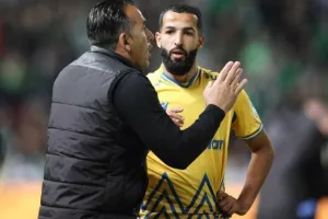 ΑΠΟΕΛ - Ομόνοια: Το καταπληκτικό "αιώνιο" βάφτηκε γαλαζοκίτρινο! (φώτος)